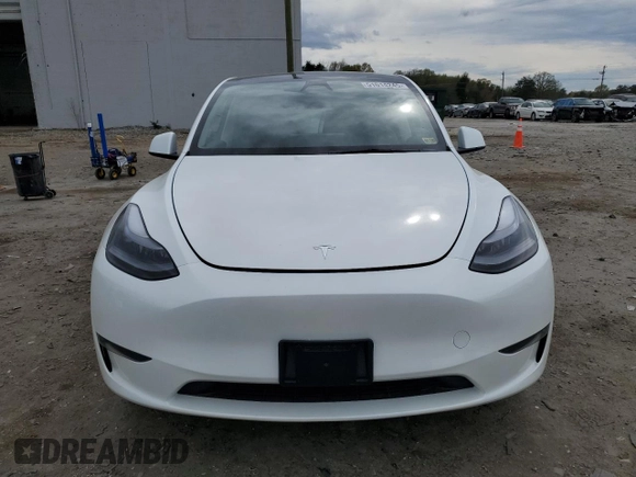 2025 Tesla Model Y Long Range with VIN 7SAYGDED5SF241318, listed as a Copart auction lot 51614245 with 3,682 mi miles and Salvage Title. Bid and sale history available at DreamBid. Image 5.