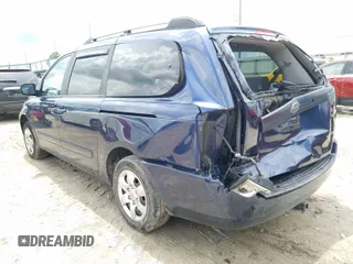 2008 Kia Sedona LX with VIN KNDMB233386236924, listed as a Copart auction lot 84745164 with 259,803 mi miles and Non Repairable. Bid and sale history available at carsss.com. Image 3.