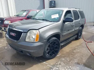 2007 GMC Yukon SLE w/3SA with VIN 1GKFC13C17R346467, listed as a IAAI auction lot 41425793 with 252,934 mi miles. Bid and sale history available at carsss.com. Image 2.