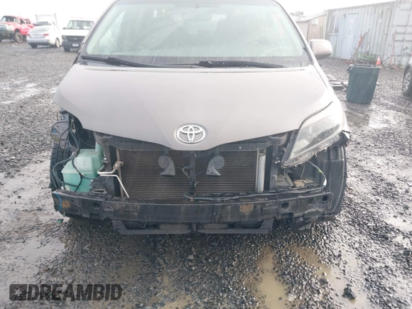 2015 Toyota Sienna SE with VIN 5TDXK3DC2FS540681, listed as a IAAI auction lot 41192481 with 108,782 mi miles and . Bid and sale history available at DreamBid. Image 6.