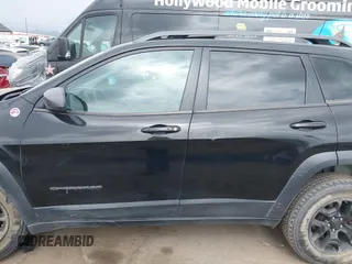 2019 Jeep Cherokee Trailhawk with VIN 1C4PJMBX6KD232515, listed as a IAAI auction lot 39495367 with 53,293 mi miles and . Bid and sale history available at DreamBid. Image 15.