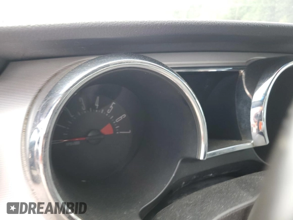 2005 Ford Mustang Deluxe с VIN 1ZVFT84N255187609, выставлен на аукционе Copart как лот 59868975 с пробегом Не указан миль и Чистый • Clean title. История ставок и продаж доступна на DreamBid. Изображение 9.