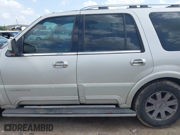 2004 Lincoln Navigator Luxury with VIN 5LMFU27R74LJ35777, listed as a IAAI auction lot 42706528 with 231,014 mi miles and . Bid and sale history available at DreamBid. Image 14.