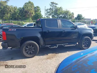 2020 Chevrolet Colorado 2WD Z71 z VIN 1GCGSDEN2L1122555, wystawiony jako IAAI lot #42096724 z przebiegiem 120 679 mil mil oraz . Historia ofert i sprzedaży dostępna na DreamBid. Obrazek 13.