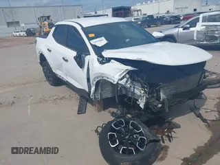 2022 Hyundai Santa Cruz SEL z VIN 5NTJBDAE5NH007005, wystawiony jako IAAI lot #42058065 z przebiegiem 30 825 mil mil oraz . Historia ofert i sprzedaży dostępna na DreamBid. Obrazek 1.