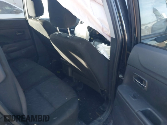 2023 Mitsubishi Outlander ES z VIN JA4ARUAU6PU004151, wystawiony jako IAAI lot #41739579 z przebiegiem 39 948 mil mil oraz . Historia ofert i sprzedaży dostępna na DreamBid. Obrazek 8.