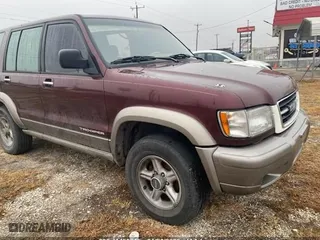 2002 Isuzu Trooper S with VIN JACDS58X727J02138, listed as a IAAI auction lot 41455245 with 186,560 mi miles. Bid and sale history available at carsss.com. Image 1.