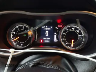 2018 Jeep Cherokee Latitude Plus with VIN 1C4PJLLB4JD524997, listed as a IAAI auction lot 41359742 with 89,858 mi miles. Bid and sale history available at carsss.com. Image 7.