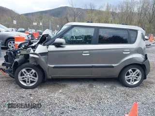 2010 Kia Soul + with VIN KNDJT2A29A7147675, listed as a IAAI auction lot 41962102 with 173,862 mi miles. Bid and sale history available at carsss.com. Image 14.