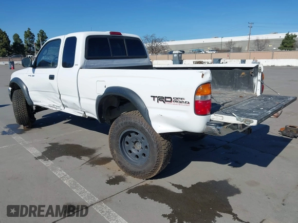 2003 Toyota Tacoma PreRunner with VIN 5TESN92N33Z185270, listed as a IAAI auction lot 41653969 with 357,016 mi miles. Bid and sale history available at carsss.com. Image 3.