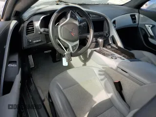 2015 Chevrolet Corvette Z51 3LT z VIN 1G1YM2D7XF5112657, wystawiony jako Copart lot #89336445 z przebiegiem Nie podano mil oraz Nie do naprawy • Non repairable. Historia ofert i sprzedaży dostępna na DreamBid. Obrazek 8.