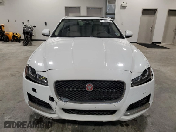 2016 Jaguar XF 35t Prestige z VIN SAJBK4BV7GCY12036, wystawiony jako Copart lot #57208875 z przebiegiem 186 080 mil mil oraz Szkoda całkowita • Salvage title. Historia ofert i sprzedaży dostępna na DreamBid. Obrazek 5.