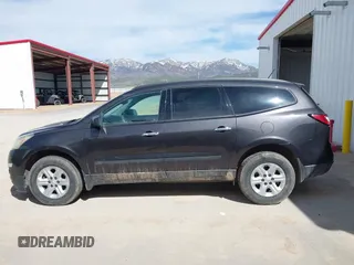 2015 Chevrolet Traverse LS z VIN 1GNKVFED4FJ323888, wystawiony jako IAAI lot #42001827 z przebiegiem 182 819 mil mil oraz . Historia ofert i sprzedaży dostępna na DreamBid. Obrazek 14.