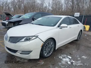 2013 Lincoln MKZ z VIN 3LN6L2G97DR823270, wystawiony jako IAAI lot #41746880 z przebiegiem 225 618 mil mil oraz . Historia ofert i sprzedaży dostępna na DreamBid. Obrazek 2.