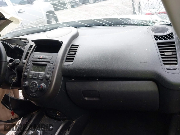 2013 Kia Soul + z VIN KNDJT2A63D7754484, wystawiony jako IAAI lot #42011255 z przebiegiem 219 117 mil mil oraz . Historia ofert i sprzedaży dostępna na DreamBid. Obrazek 19.