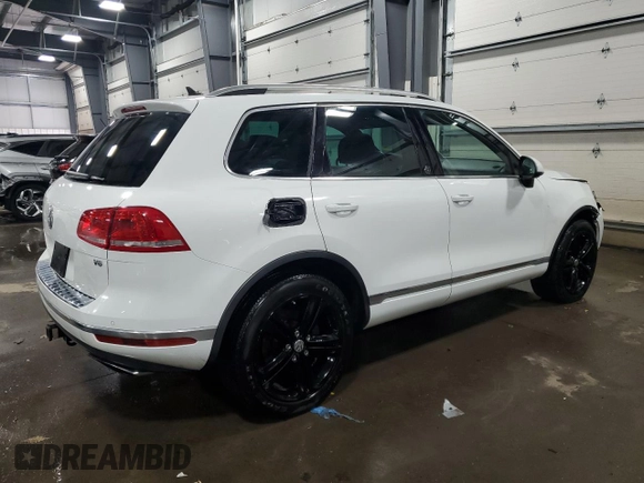 2017 Volkswagen Touareg Wolfsburg Edition z VIN WVGRF7BP7HD002143, wystawiony jako Copart lot #45328325 z przebiegiem 107 476 mil mil oraz Szkoda całkowita • Salvage title. Historia ofert i sprzedaży dostępna na DreamBid. Obrazek 3.