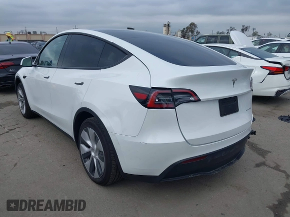 2024 Tesla Model Y Long Range with VIN 7SAYGDEEXRF059620, listed as a IAAI auction lot 42190425 with 16,682 mi miles. Bid and sale history available at carsss.com. Image 3.