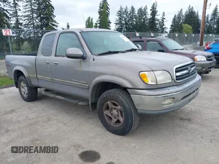 2000 Toyota Tundra Limited with VIN 5TBBT481XYS068716, listed as a IAAI auction lot 42105380 with 281,055 mi miles. Bid and sale history available at carsss.com. Image 1.