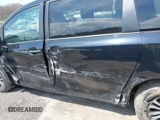 2019 Toyota Sienna XLE Auto Access Seat with VIN 5TDYZ3DC1KS998660, listed as a IAAI auction lot 42025856 with 113,376 mi miles. Bid and sale history available at carsss.com. Image 19.