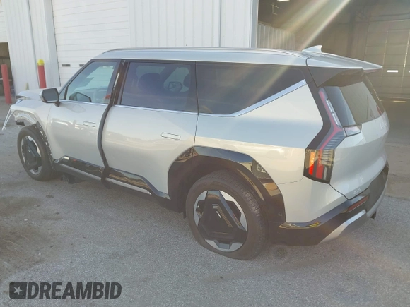2024 Kia EV9 Land z VIN KNDADFS52R6025531, wystawiony jako IAAI lot #40831011 z przebiegiem Nie podano mil oraz . Historia ofert i sprzedaży dostępna na DreamBid. Obrazek 3.