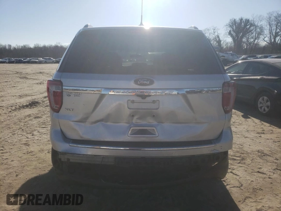 2018 Ford Explorer XLT z VIN 1FM5K7D88JGC25425, wystawiony jako Copart lot #89195105 z przebiegiem 99 890 mil mil oraz Szkoda całkowita • Salvage title. Historia ofert i sprzedaży dostępna na DreamBid. Obrazek 6.