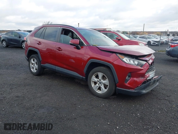 2020 Toyota RAV4 XLE with VIN 2T3P1RFV4LW115588, listed as a IAAI auction lot 40821216 with 60,697 mi miles. Bid and sale history available at carsss.com. Image 1.