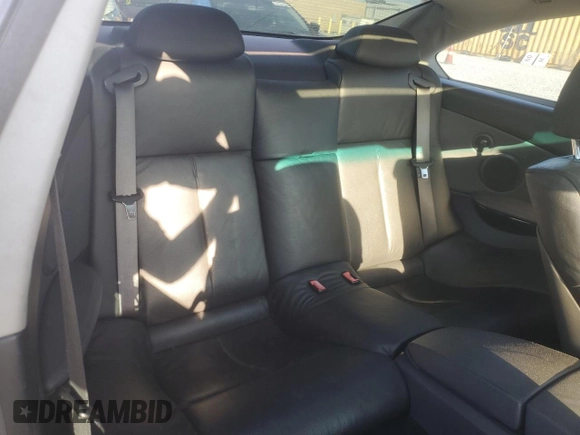 2004 BMW 6 Series 645Ci z VIN WBAEH73434B190924, wystawiony jako Copart lot #74318214 z przebiegiem 121 317 mil mil oraz Czysty tytuł • Clean title. Historia ofert i sprzedaży dostępna na DreamBid. Obrazek 10.