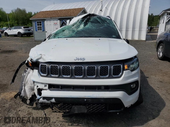 2024 Jeep Compass Latitude z VIN 3C4NJDBN2RT604989, wystawiony jako Copart lot #56880335 z przebiegiem 21 445 mil mil oraz Nie do naprawy • Non repairable. Historia ofert i sprzedaży dostępna na DreamBid. Obrazek 5.