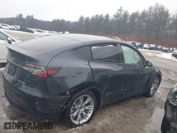2024 Tesla Model Y Long Range with VIN 7SAYGDEE3RA239499, listed as a IAAI auction lot 41632887 with Not Provided miles. Bid and sale history available at carsss.com. Image 12.