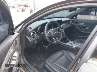 2019 Mercedes-Benz C 300 z VIN WDDWF8DB4KR463153, wystawiony jako IAAI lot #42168880 z przebiegiem 66 480 mil mil oraz . Historia ofert i sprzedaży dostępna na DreamBid. Obrazek 5.