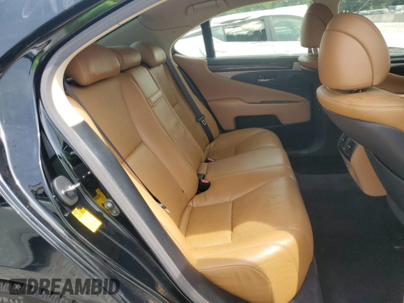 2013 Lexus LS 460 z VIN JTHBL5EF1D5120309, wystawiony jako Copart lot #56937185 z przebiegiem 134 510 mil mil oraz Czysty tytuł • Clean title. Historia ofert i sprzedaży dostępna na DreamBid. Obrazek 10.
