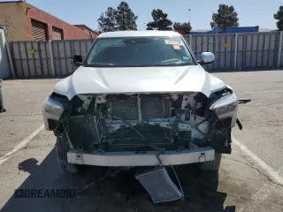 2022 Toyota Tundra Limited z VIN 5TFJA5DB9NX018019, wystawiony jako Copart lot #52607235 z przebiegiem 31 692 mil mil oraz Szkoda całkowita • Salvage title. Historia ofert i sprzedaży dostępna na DreamBid. Obrazek 5.