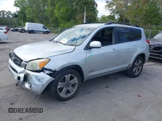 2008 Toyota RAV4 Sport z VIN JTMZK32VX86015173, wystawiony jako IAAI lot #41561817 z przebiegiem 157 614 mil mil oraz . Historia ofert i sprzedaży dostępna na DreamBid. Obrazek 18.