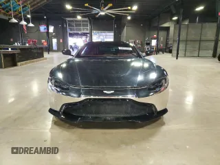 2020 Aston Martin Vantage z VIN SCFSMGAW1LGN03414, wystawiony jako Copart lot #84055064 z przebiegiem 24 509 mil mil oraz Szkody całkowita. Historia ofert i sprzedaży dostępna na DreamBid. Obrazek 2.
