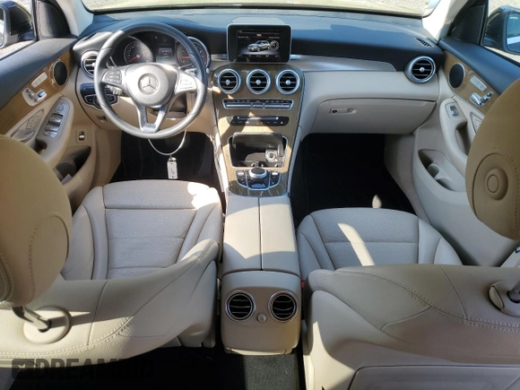 2018 Mercedes-Benz GLC 300 with VIN WDC0G4JB8JV061971, listed as a Copart auction lot 61849395 with 55,549 mi miles and Salvage title. Bid and sale history available at DreamBid. Image 8.