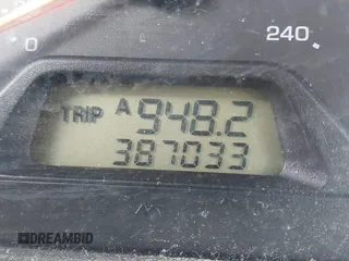 2001 Honda Accord LX z VIN JHMCG56471C028960, wystawiony jako IAAI lot #42223734 z przebiegiem 387 033 mil mil oraz . Historia ofert i sprzedaży dostępna na DreamBid. Obrazek 16.