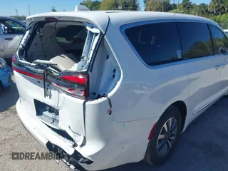 2022 Chrysler Pacifica Hybrid Limited with VIN 2C4RC1S74NR112960, listed as a IAAI auction lot 41584818 with 22,040 mi miles and . Bid and sale history available at DreamBid. Image 17.