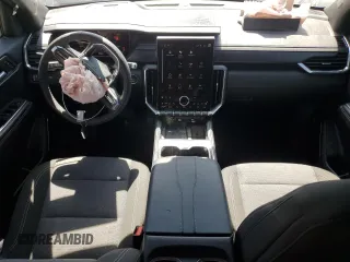2025 GMC Acadia FWD Elevation z VIN 1GKENKRSXSJ146897, wystawiony jako Copart lot #51534375 z przebiegiem 8 358 mil mil oraz Czysty tytuł • Clean title. Historia ofert i sprzedaży dostępna na DreamBid. Obrazek 8.
