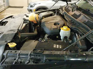 2014 Ram 1500 Laramie z VIN 1C6RR7NM2ES476528, wystawiony jako IAAI lot #42309574 z przebiegiem 150 307 mil mil oraz . Historia ofert i sprzedaży dostępna na DreamBid. Obrazek 19.