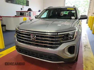 2024 Volkswagen Atlas SE z VIN 1V2HR2CA9RC558223, wystawiony jako IAAI lot #42734557 z przebiegiem 22 426 mil mil oraz . Historia ofert i sprzedaży dostępna na DreamBid. Obrazek 7.