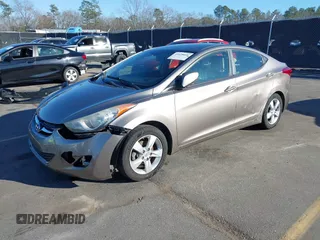 2013 Hyundai Elantra GLS z VIN 5NPDH4AE7DH174538, wystawiony jako IAAI lot #41428026 z przebiegiem 158 066 mil mil oraz . Historia ofert i sprzedaży dostępna na DreamBid. Obrazek 2.