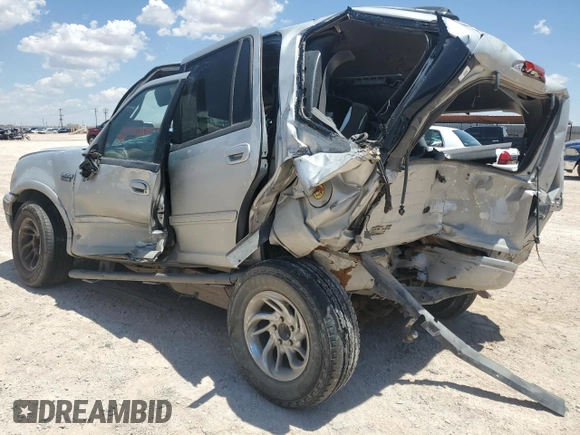 2000 Ford Expedition XLT with VIN 1FMRU15L6YLA47558, listed as a Copart auction lot 62499294 with 0 mi miles and Salvage Title. Bid and sale history available at carsss.com. Image 2.