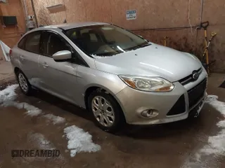 2012 Ford Focus SE with VIN 1FAHP3F2XCL175566, listed as a IAAI auction lot 41493698 with 197,255 mi miles. Bid and sale history available at carsss.com. Image 1.