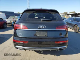 2021 Audi Q5 Premium Plus with VIN WA1E2AFY6M2132199, listed as a Copart auction lot 88331615 with 20,555 mi miles and Salvage Title. Bid and sale history available at carsss.com. Image 6.