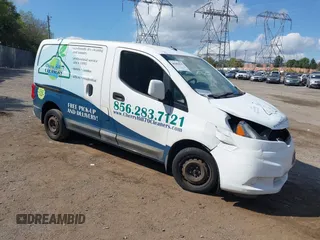 2015 Nissan NV200 SV with VIN 3N6CM0KN2FK696854, listed as a IAAI auction lot 40484019 with 198,411 mi miles. Bid and sale history available at carsss.com. Image 1.