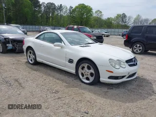 2004 Mercedes-Benz SL 500 z VIN WDBSK75FX4F064699, wystawiony jako IAAI lot #42016319 z przebiegiem 176 764 mil mil oraz . Historia ofert i sprzedaży dostępna na DreamBid. Obrazek 1.