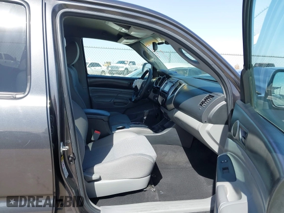 2014 Toyota Tacoma PreRunner with VIN 3TMJU4GN0EM164077, listed as a IAAI auction lot 41712542 with 69,443 mi miles. Bid and sale history available at carsss.com. Image 5.