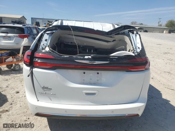 2024 Chrysler Pacifica Touring L with VIN 2C4RC1BG3RR114088, listed as a Copart auction lot 50728045 with 6,696 mi miles and Salvage Title. Bid and sale history available at carsss.com. Image 6.