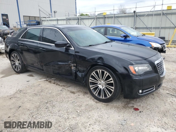 2014 Chrysler 300 S z VIN 2C3CCABG0EH163212, wystawiony jako Copart lot #52179045 z przebiegiem 167 232 mil mil oraz Nie do naprawy • Non repairable. Historia ofert i sprzedaży dostępna na DreamBid. Obrazek 4.