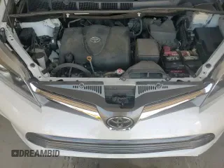 2020 Toyota Sienna XLE z VIN 5TDDZ3DC0LS239417, wystawiony jako Copart lot #68031765 z przebiegiem 85 516 mil mil oraz Szkoda całkowita • Salvage title. Historia ofert i sprzedaży dostępna na DreamBid. Obrazek 15.